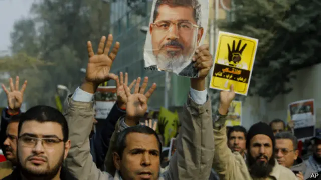 ما زال مؤيدو مرسي يتظاهرون انتصارا له