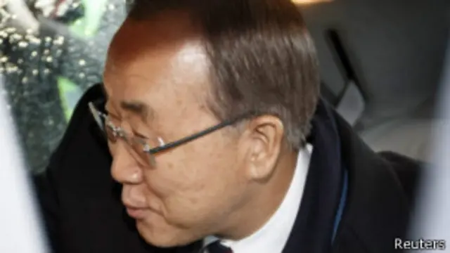 Генеральный секретарь ООН Пан Ги Мун в аэропорту Женевы 21 января 2014 г.