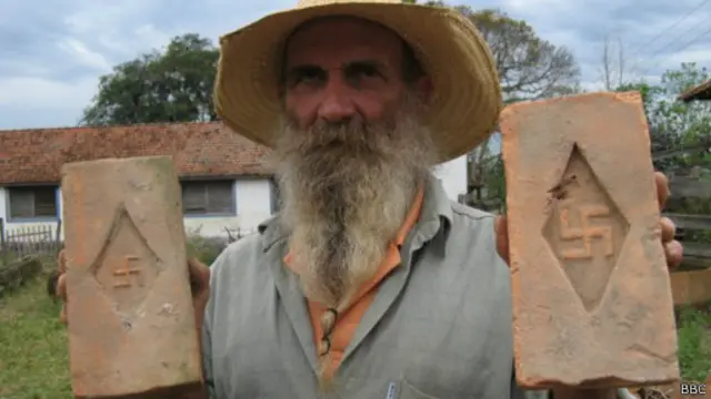 Свастика на кирпичах