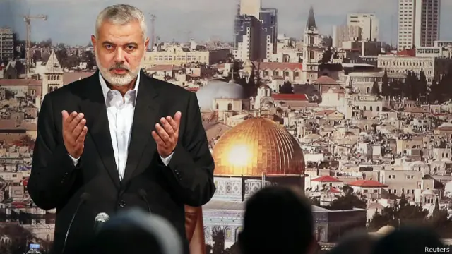 كان رئيس حكومة حماس المقالة إسماعيل هنية قد اتخذ سلسلة قرارات بينها السماح لنواب حركة فتح في المجلس التشريعي بالعودة الى غزة