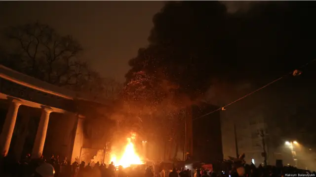 Грушевского, противостояние