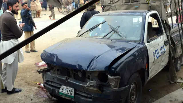 ضلع چارسدہ میں پچھلے دو دنوں میں یہ تیسرا بم حملہ ہے۔ اس سے پہلے ہونے والے دھماکوں میں پانچ افراد زخمی ہوئے تھے۔