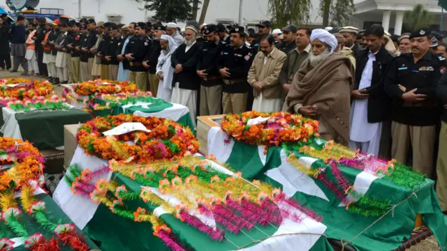 پولیس افسر کا کہنا تھا کہ دھماکے کے بعد علاقے میں سرچ آپریشن شروع کر دیا گیا ہے۔ مقامی لوگوں کا کہنا ہے کہ جائے وقوعہ کے اردگرد علاقوں سے کچھ مشتبہ افراد کو بھی حراست میں لیا گیا ہے۔