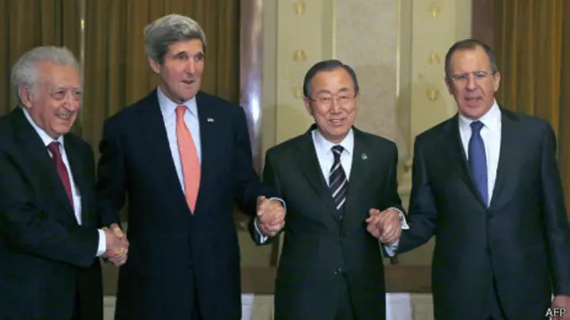 Лахдар Брахими, Джон Керри, Пан Ги Мун и Сергей Лавров перед началом мирной конференции по Сирии