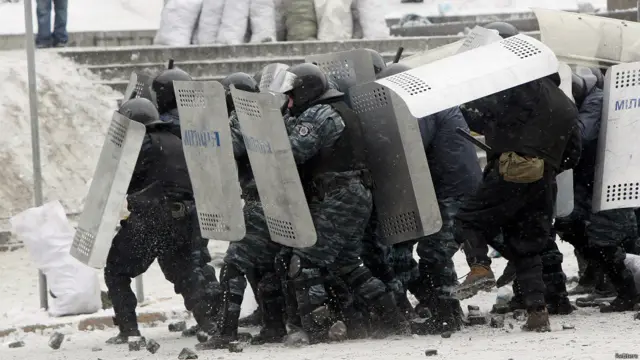 Спецподразделение "Беркут" атакует