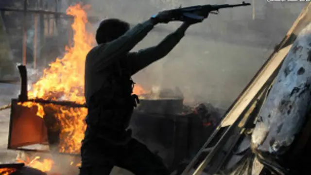 د ۲۰۱۱ کال د مارچ په میاشت کې سوریه کې د کړکیچ له پېل راهیسې تراوسه څه باندې ۱۰۰ زره کسان وژل شوي دي. 