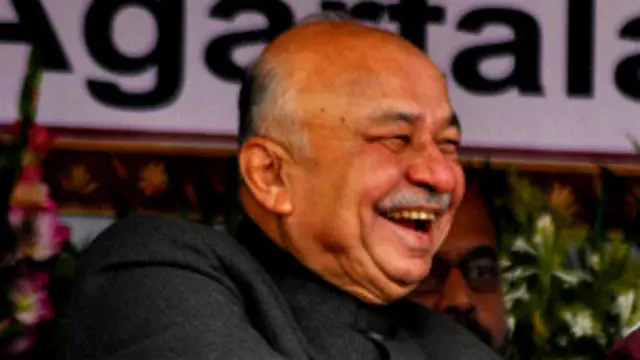 سشیل کمار شندے نے اپنے کریئر کا آغاز پولیس کانسٹیبل کی حیثیت سے کیا تھا