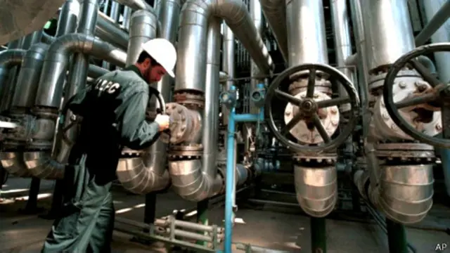 با اجرای توافق ژنو، منع مبادلات تجاری با صنعت پتروشیمی ایران برداشته شده است