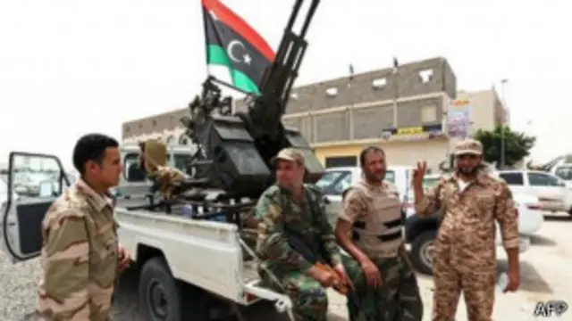 民兵和武装团伙成员一直控制着利比亚大片地区