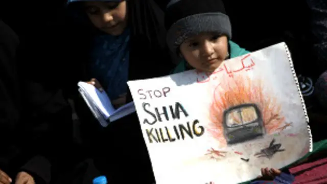 بلوچستان کے ایران سے متصل سرحدی شہر تفتان میں شیعہ زائرین پر حملے کے بعد ملک بھر میں شیعہ برادری نے احتجاج کیا