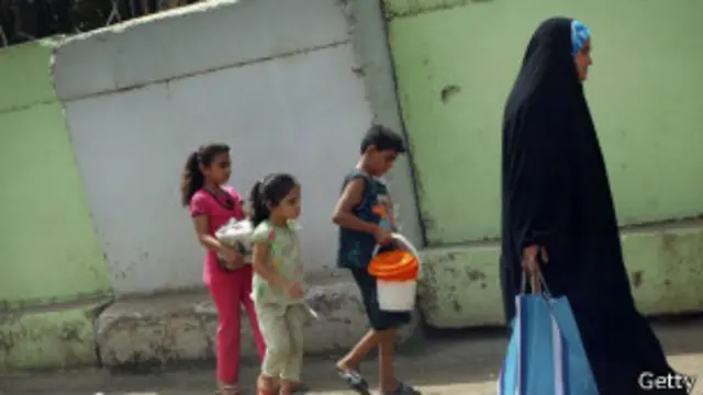 لدى الأسرة الواحدة "أربعة أطفال أو أكثر في المتوسط"