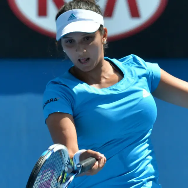 ثانیہ مرزا نے دوسرے سیٹ کے ابتدا ہی میں اعصام اور جولیا کی سروس بریک کی۔