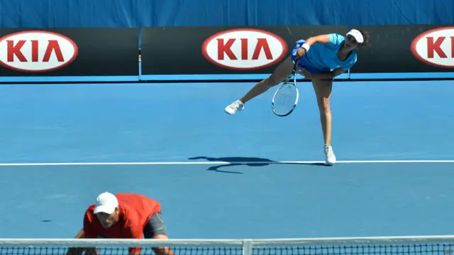 اس کوارٹر فائنل میں ثانیہ اور ہوریا نے سٹریٹ سیٹس میں چھ تین اور چھ چار کے سکور سے فتح حاصل کی۔