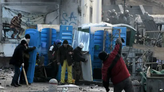 درگیری‌های اخیر مرکز کیف را شبیه یک منطقه جنگی کرده است