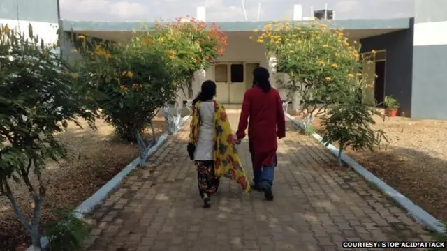 तेज़ाब हमले की पीड़ित