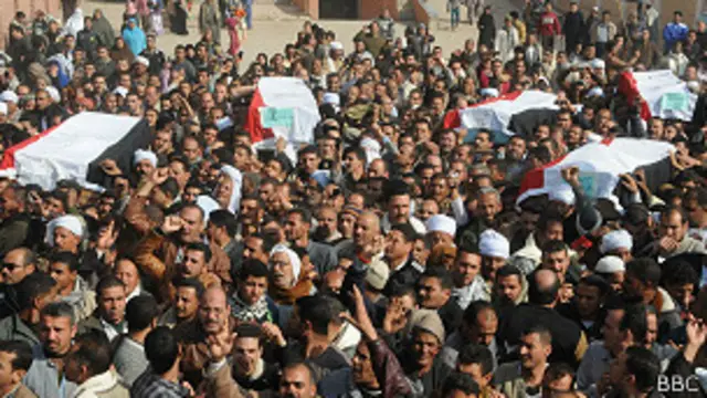 شارك العشرات في تشييع جنازة القتلى