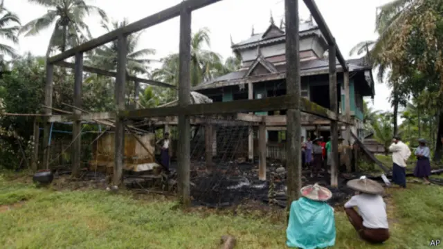 Đền thờ của người Hồi giáo bị đốt cháy tại Rakhine