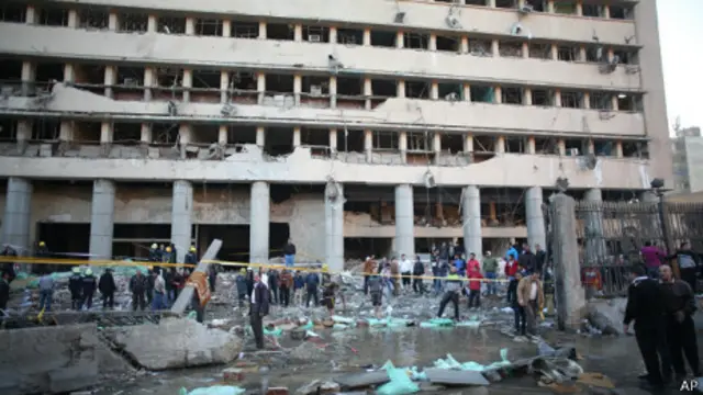 Место взрыва в Каире