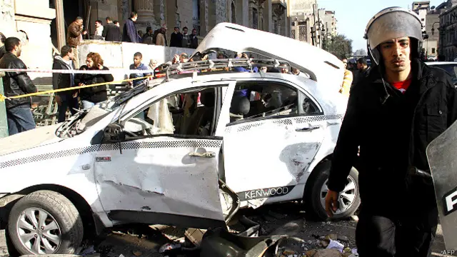 Перший вибух прогримів біля Каїрського управління безпеки