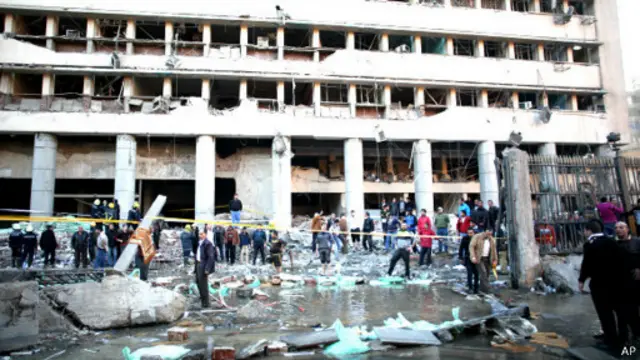 Nổ lớn bên ngoài trụ sở cảnh sát Cairo