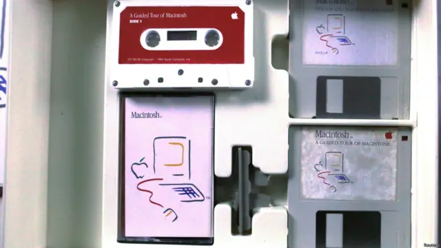 Disquete y casete de la Mac original.