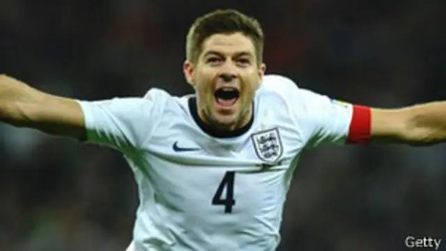 Gerrard comemora gol pela seleção inglesa / Crédito da foto: Getty