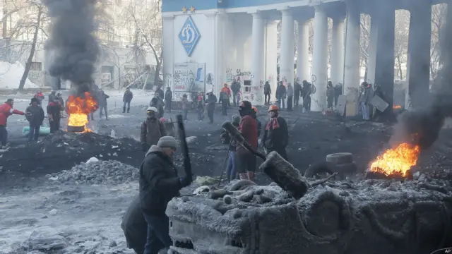 طبق گزارش ها معترضان تعدادی از دفاتر دولتی را در چندین شهر به اشغال خود درآورده اند.