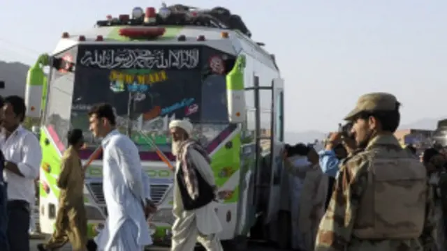 دغه دوه کسه له موټر ښکته کړای شوي او بيا په ډزو وژل شوي دي