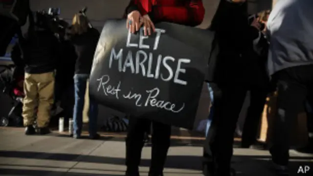 Плакат "Дайте Марлиз спокойно умереть"