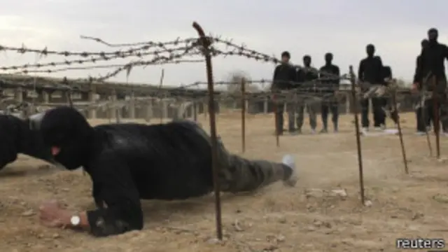 انٹیلی جنس افسران کا اندازہ ہے کہ برطانیہ سے شام جانے والے افراد کی تعداد چند سو تک ہو سکتی ہے