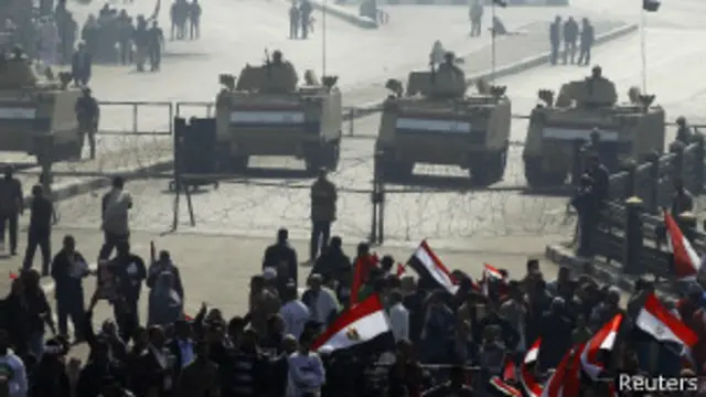 埃及警方和抗议者在首都开罗冲突持续