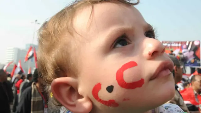 لم يحسم السيسي أمر خوضه السباق الرئاسي المصري لكنه اشترط في وقت سابق هذا الشهر "طلب الشعب وتفويض الجيش" قبل اتخاذ قراره