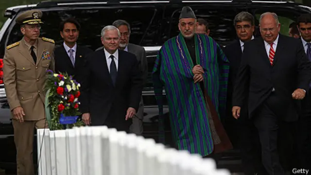 حامد کرزی در چند سال اخیر از بسیاری از سیاست‌های آمریکا در قبال افغانستان انتقاد کرده