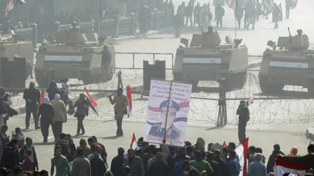 شددت قوات الجيش والشرطة إجراءات التأمين حول ميدان التحرير، وقامت بتفتيش الوافدين، كما كثفت تواجدها في العديد من شوارع وأحياء العاصمة.