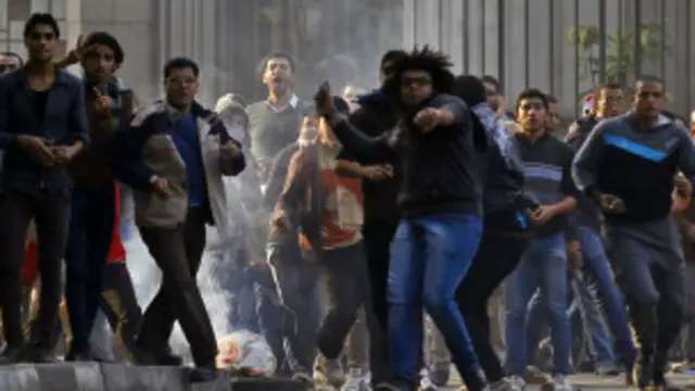 په مصر کې له وخته دمخه د ولسمشرۍ د ټاکنو اعلان په داسې حال کې وشو چې نن د مظاهرو پرمهال ۴۹ کسان ووژل شول.