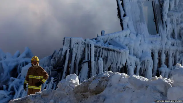  कनाडा के क्यूबेक में लगी एक आग में लापता कम से कम 31 बजुर्ग नागरिकों का अभी तक कोई पता नहीं लगा है. इस दुर्घटना में कम से कम पांच लोग मारे गए हैं.यह आग एक बुजुर्ग लोगों के बसेरे में लगी थी.