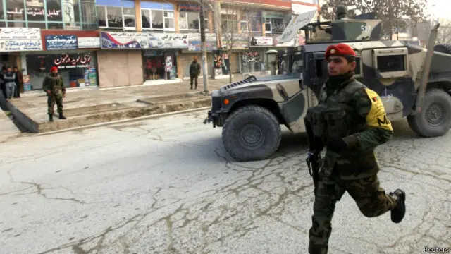 हमले के बाद घटनास्थल पर मौज़ूद सुरक्षा कर्मी