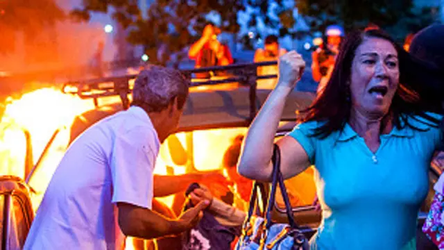 巴西圣保罗市反对世界杯赛的抗议示威人群与警方发生冲突后,128人被捕。