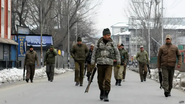 وزیر داخلہ نے کشمیر کے سیکریٹری داخلہ کو صورت حال پر نظر رکھنے کے لیے کہا ہے