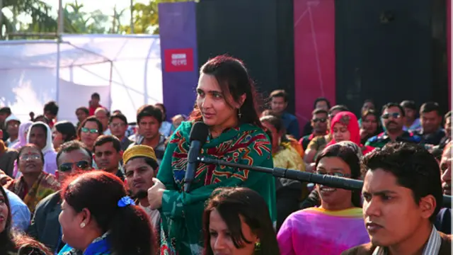 প্রশ্ন করছেন একজন দর্শক