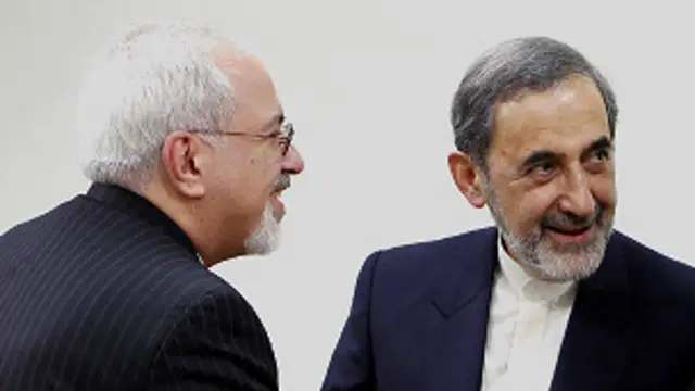 مشاور رهبر ایران ضمن انتقاد از مذاکره کنندگان پیشین، از گروه مذاکره کننده اتمی فعلی به سرپرستی محمدجواد ظریف حمایت کرده است