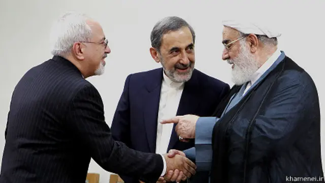 رئیس دفتر و مشاور امور بین‌الملل رهبر ایران در کنار وزیر امور خارجه
