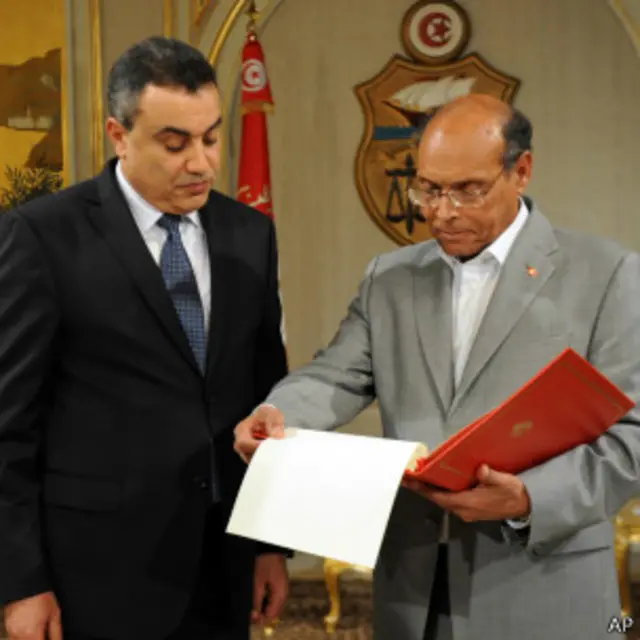 جمعة يقدم تشكيلته الوزارية للرئيس المرزوقي