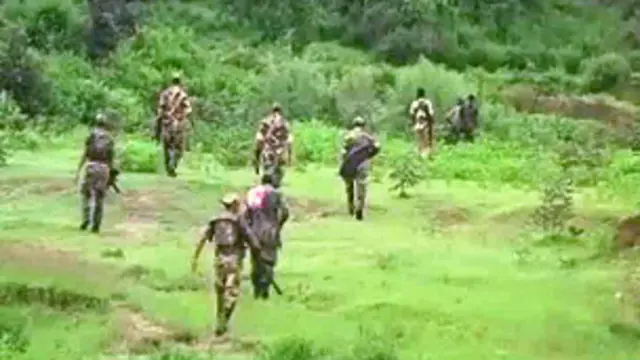 सीआरपीएफ़ के लगभग 400 जवान सुकमा ज़िले के भेज्जी इलाके में नक्सलियों के ख़िलाफ़ तलाशी अभियान चला रहे थे