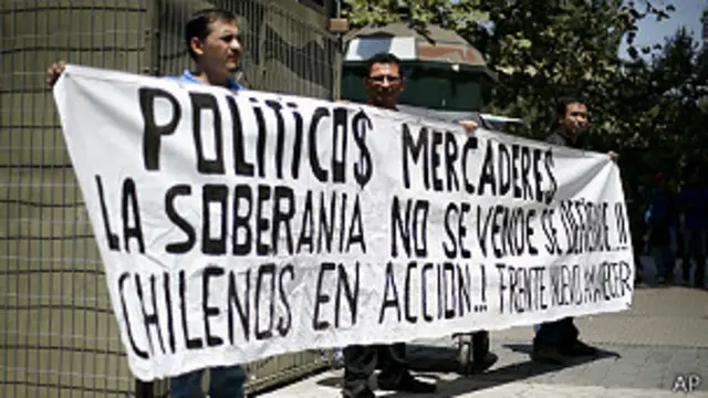 chilenos protestan decisión de La Haya en límites con Perú