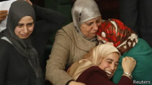 المشاركات في صياغة الدستور وصفنه بـ "المرحلة الفاصلة" في حقوق المرأة.