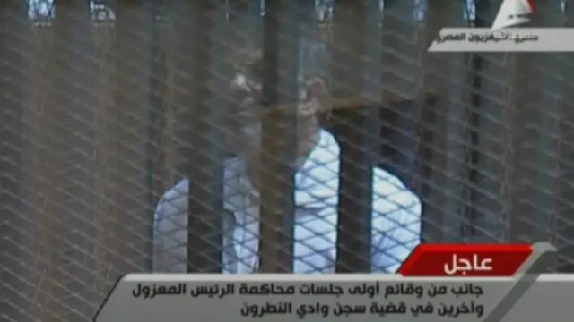 مرسي جدد تأكيده على عدم الاعتراف بالمحاكمة