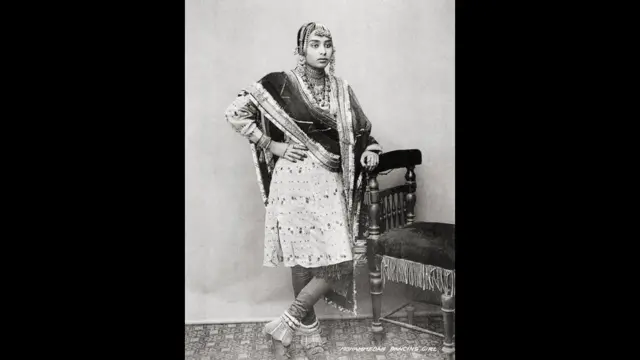 Katta kokraklar va pirsinglar