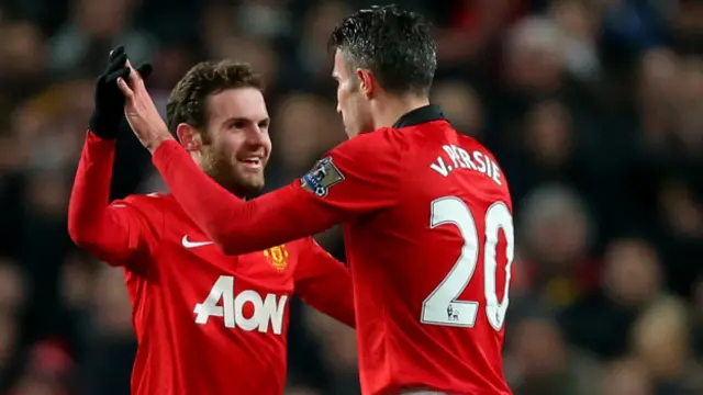 شهدت مباراة يونايتيد اول مشاركة لماتا وعودة فان بيرسي