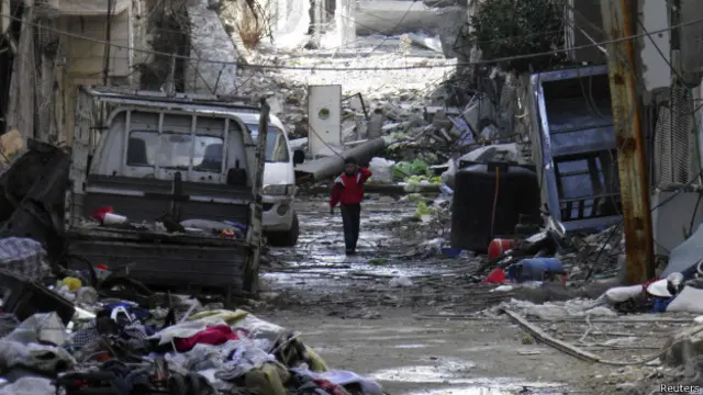 Ruínas e sujeira em Homs (Reuters)